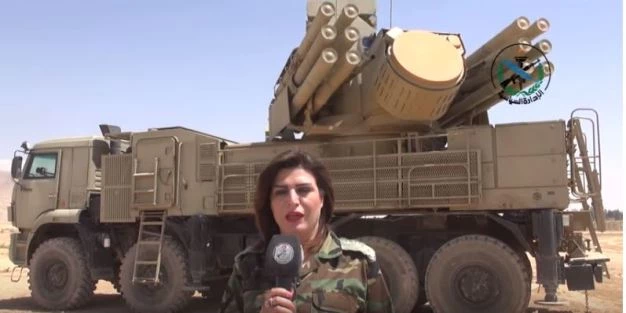 Eπίδειξη ισχύος: Ο Συριακός στρατός παρουσίασε όπλα αεράμυνας ρωσικής κατασκευής – Βίντεο